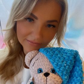 SZYDEŁKOWE LOVE maskotki premium Ręcznie robione pluszaki maskotki na szydełku premium handmade mascots Szydełkowe Love to zabawki maskotki z hipoalergicznej włóczki To w 100 rękodzieło