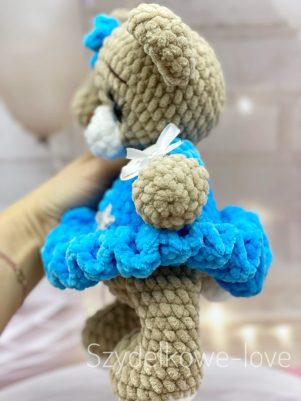 Maskotka Rękodzieło - Miś w sukience wykonany szydełkiem