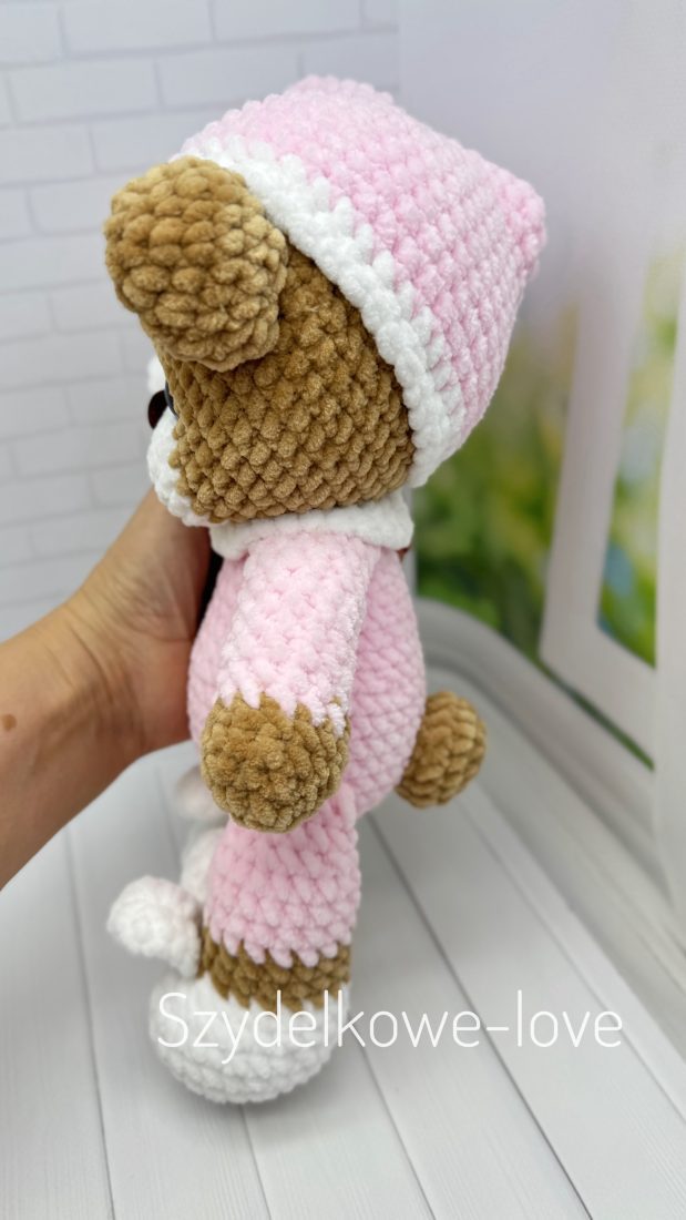 SZYDEŁKOWE LOVE maskotki premium Miś w czapeczce wykonany szydełkiem SZYDEŁKOWE LOVE maskotki premium