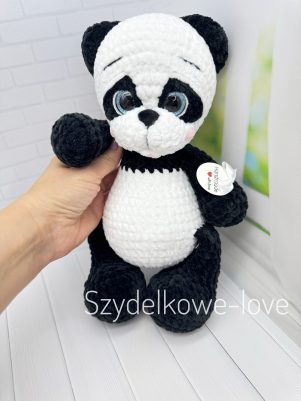 SZYDEŁKOWE LOVE maskotki premium Miś na szydełku wykonany ręcznie z certyfikowanej hipoalergicznej włóczki dla dzieciAntyalergiczne wypełnienie Maskotki są wykonane starannie i z dbałością