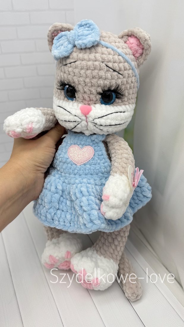SZYDEŁKOWE LOVE maskotki premium Kotek wykonany szydełkiem SZYDEŁKOWE LOVE maskotki premium