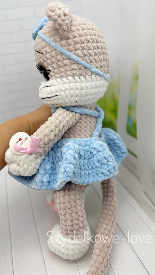 SZYDEŁKOWE LOVE maskotki premium Kotek wykonany szydełkiem SZYDEŁKOWE LOVE maskotki premium