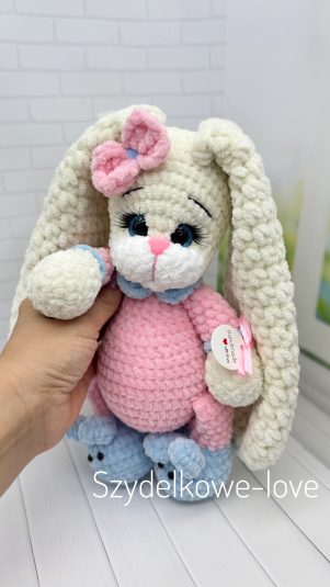 SZYDEŁKOWE LOVE maskotki premium Ręcznie robione pluszaki maskotki na szydełku premium handmade mascots Szydełkowe Love to zabawki maskotki z hipoalergicznej włóczki To w 100 rękodzieło
