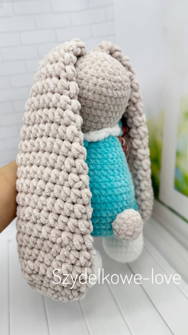 SZYDEŁKOWE LOVE maskotki premium Królik w bucikach wykonany szydełkiem SZYDEŁKOWE LOVE maskotki premium