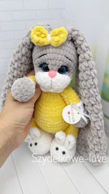 SZYDEŁKOWE LOVE maskotki premium Ręcznie robione pluszaki maskotki na szydełku premium handmade mascots Szydełkowe Love to zabawki maskotki z hipoalergicznej włóczki To w 100 rękodzieło