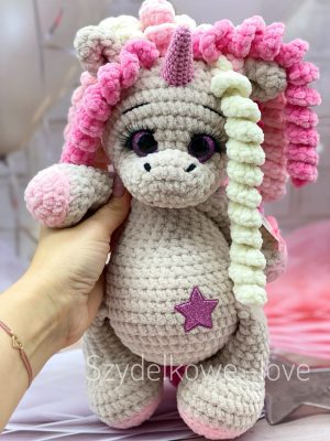 SZYDEŁKOWE LOVE maskotki premium Ręcznie robione pluszaki maskotki na szydełku premium handmade mascots Szydełkowe Love to zabawki maskotki z hipoalergicznej włóczki To w 100 rękodzieło