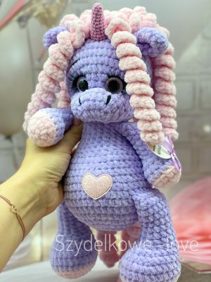 SZYDEŁKOWE LOVE maskotki premium Ręcznie robione pluszaki maskotki na szydełku premium handmade mascots Szydełkowe Love to zabawki maskotki z hipoalergicznej włóczki To w 100 rękodzieło