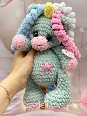 SZYDEŁKOWE LOVE maskotki premium Ręcznie robione pluszaki maskotki na szydełku premium handmade mascots Szydełkowe Love to zabawki maskotki z hipoalergicznej włóczki To w 100 rękodzieło