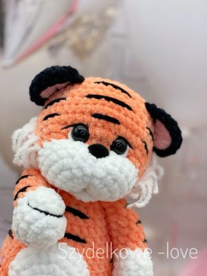 Maskotka Tygrysek wykonany szydełkiem