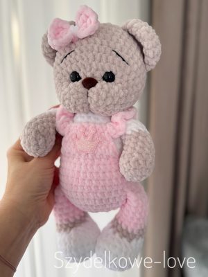 SZYDEŁKOWE LOVE maskotki premium Ręcznie robione pluszaki maskotki na szydełku premium handmade mascots Szydełkowe Love to zabawki maskotki z hipoalergicznej włóczki To w 100 rękodzieło