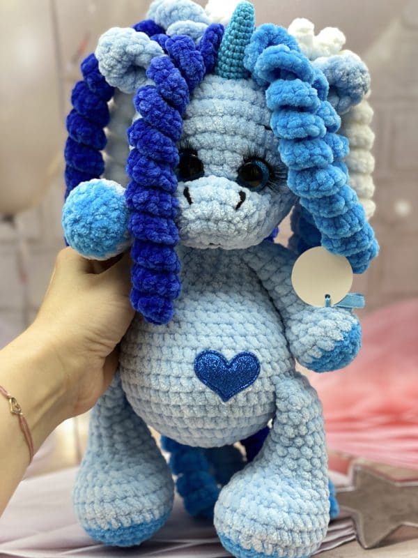 SZYDEŁKOWE LOVE maskotki premium Ręcznie robione pluszaki maskotki na szydełku premium handmade mascots Szydełkowe Love to zabawki maskotki z hipoalergicznej włóczki To w 100 rękodzieło