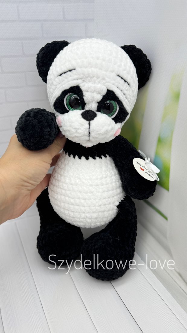 SZYDEŁKOWE LOVE maskotki premium Miś na szydełku Panda maskotka SZYDEŁKOWE LOVE maskotki premium