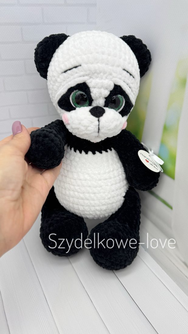 SZYDEŁKOWE LOVE maskotki premium Miś na szydełku Panda maskotka SZYDEŁKOWE LOVE maskotki premium