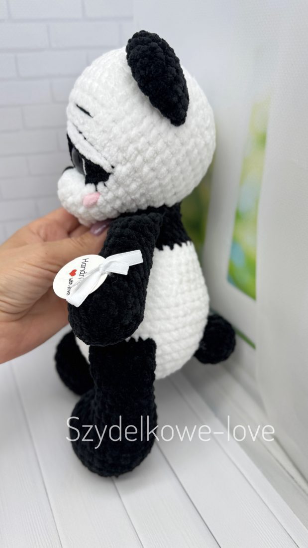SZYDEŁKOWE LOVE maskotki premium Miś na szydełku Panda maskotka SZYDEŁKOWE LOVE maskotki premium