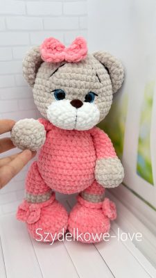 SZYDEŁKOWE LOVE maskotki premium Ręcznie robione pluszaki maskotki na szydełku premium handmade mascots Szydełkowe Love to zabawki maskotki z hipoalergicznej włóczki To w 100 rękodzieło